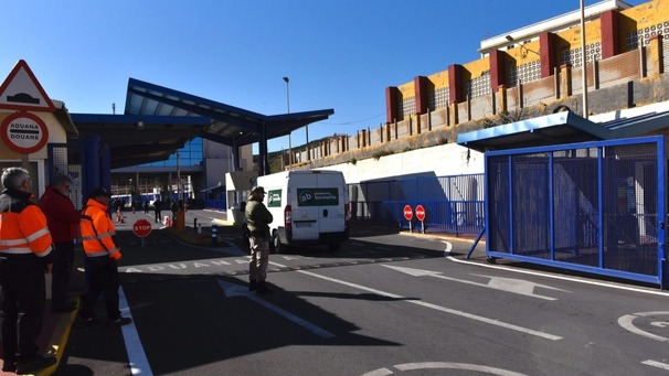 المغرب يعيد فتح معبر مليلية الحدودي في وجه التبادلات التجارية